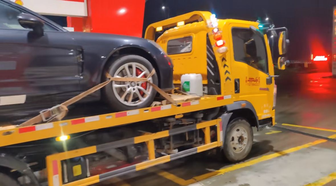乐东行车途中遇到突发状况该如何呼叫道路救援？